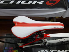 ANCHOR 2015 ROADBIKE RA6 EX Racing Red COLOR SADDLE（アンカー 2015年モデル ロードバイク イーエックス レーシングレッド カラー サドル）