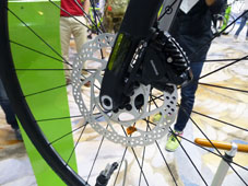 CANNONDALE 2018 ROADBIKE SYNAPSE CARBON DISC 105 BBQ COLOR FRONT BRAKE（キャノンデール 2018年 ロードバイク シナプス カーボン ディスク ブラック カラー）