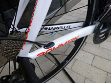 PINARELLO 2014 ROADBIKE MARVEL 30.12 THINK2 T2 SHIMANO ULTEGRA SPECIAL VERSION 11s 810 BLACK WHITE RED COLOR CHAINSTAY（ピナレロ 2014年モデル ロードバイク マーベル シマノ アルテグラ スペシャル仕様車 11スピード 完成車 ブラック ホワイト レッド カラー チェーンステイ）