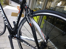 PINARELLO 2014 ROADBIKE MARVEL 30.12 THINK2 T2 SHIMANO ULTEGRA SPECIAL VERSION 11s 810 BLACK WHITE RED COLOR ONDA 2V SEATSTAY（ピナレロ 2014年モデル ロードバイク マーベル シマノ アルテグラ スペシャル仕様車 11スピード 完成車 ブラック ホワイト レッド カラー オンダ シートステイ）