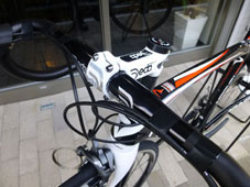 PINARELLO 2014 ROADBIKE MARVEL 30.12 THINK2 T2 SHIMANO ULTEGRA SPECIAL VERSION 11s 810 BLACK WHITE RED COLOR HANDLE STEM（ピナレロ 2014年モデル ロードバイク マーベル シマノ アルテグラ スペシャル仕様車 11スピード 完成車 ブラック ホワイト レッド カラー ハンドル ステム)