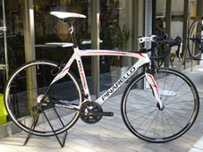 PINARELLO 2013 ROADBIKE FP QUATTRO SPECIAL VERSION SHIMANO 105 11speed 710 WHITE BLACK RED COLOR（ピナレロ ロードバイク 2013年モデル エフピー クアトロ シマノ 105 オリジナル 特別仕様 11スピード 完成車 ホワイトブラックレッド カラー）