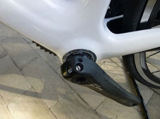 PINARELLO 2013 ROADBIKE FP QUATTRO SPECIAL VERSION SHIMANO 105 11speed 710 WHITE BLACK RED COLOR BB BOTTOM BRACKET（ピナレロ ロードバイク 2013年モデル エフピー クアトロ シマノ 105 オリジナル 特別仕様 11スピード 完成車 ホワイトブラックレッド カラー ボトムブラケット)