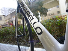 PINARELLO 2013 ROADBIKE FP QUATTRO SPECIAL VERSION SHIMANO 105 11speed 710 WHITE BLACK RED COLOR DOWNTUBE（ピナレロ ロードバイク 2013年モデル エフピー クアトロ シマノ 105 オリジナル 特別仕様 11スピード 完成車 ホワイトブラックレッド カラー ダウンチューブ)
