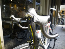 PINARELLO 2013 ROADBIKE FP QUATTRO SPECIAL VERSION SHIMANO 105 11speed 710 WHITE BLACK RED COLOR LEVER（ピナレロ ロードバイク 2013年モデル エフピー クアトロ シマノ 105 オリジナル 特別仕様 11スピード 完成車 ホワイトブラックレッド カラー セライタリア サドル ネッカー)
