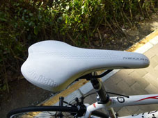 PINARELLO 2013 ROADBIKE FP QUATTRO SPECIAL VERSION SHIMANO 105 11speed 710 WHITE BLACK RED COLOR SELLE ITALIA NEKKAR PLUS SADDLE（ピナレロ ロードバイク 2013年モデル エフピー クアトロ シマノ 105 オリジナル 特別仕様 11スピード 完成車 ホワイトブラックレッド カラー ヘッドチューブ)