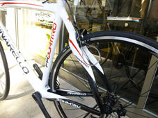 PINARELLO 2013 ROADBIKE FP QUATTRO SPECIAL VERSION SHIMANO 105 11speed 710 WHITE BLACK RED COLOR SEATSTAY（ピナレロ ロードバイク 2013年モデル エフピー クアトロ シマノ 105 オリジナル 特別仕様 11スピード 完成車 ホワイトブラックレッド カラー シートステイ)