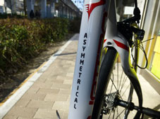 PINARELLO 2013 ROADBIKE FP QUATTRO SPECIAL VERSION SHIMANO 105 11speed 710 WHITE BLACK RED COLOR SEATTUBE（ピナレロ ロードバイク 2013年モデル エフピー クアトロ シマノ 105 オリジナル 特別仕様 11スピード 完成車 ブホワイトラックレッド カラー シートチューブ)