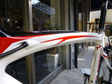 PINARELLO 2013 ROADBIKE FP QUATTRO SPECIAL VERSION SHIMANO 105 11speed 710 WHITE BLACK RED COLOR TOPTUBE（ピナレロ ロードバイク 2013年モデル エフピー クアトロ シマノ 105 オリジナル 特別仕様 11スピード 完成車 ホワイトブラックレッド カラー トップ チューブ)