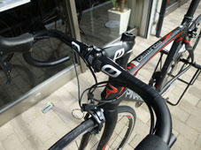 PINARELLO 2013 ROADBIKE FP QUATTRO SHIMANO ULTEGRA Di2 10speed 712 CARBON RED COLOR MOST HANDLE STEM（ピナレロ ロードバイク 2013年モデル エフピー クアトロ シマノ アルテグラ 電動 10スピード 完成車 カーボンレッド カラー モスト ハンドル ステム)