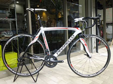 PINARELLO 2013 ROADBIKE FP QUATTRO ULTEGRA Di2 710 WHITE RED COLOR（ピナレロ 2013年モデル ロードバイク エフピー クアトロ 電動 アルテグラ 完成車 ホワイト レッド カラー）