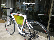 PINARELLO 2013 ROADBIKE FP QUATTRO SHIMANO ULTEGRA Di2 10speed 710 WHITE BLACK RED COLOR ONDA SEATSTAY（ピナレロ ロードバイク 2013年モデル エフピー クアトロ シマノ アルテグラ 電動 10スピード 完成車 ホワイトブラックレッド カラー オンダ シートステイ)