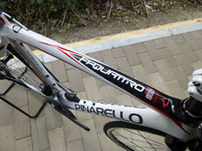 PINARELLO 2013 ROADBIKE FP QUATTRO SHIMANO ULTEGRA Di2 10speed 710 WHITE BLACK RED COLOR TOPTUBE（ピナレロ ロードバイク 2013年モデル エフピー クアトロ シマノ アルテグラ 電動 10スピード 完成車 ホワイトブラックレッド カラー トップチューブ)