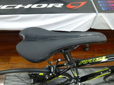 ANCHOR 2015 ROADBIKE RFA5 EX BLACK & YELLOW COLOR SADDLE（アンカー 2015年モデル ロードバイク イーエックス ブラック アンド イエロー カラー サドル）