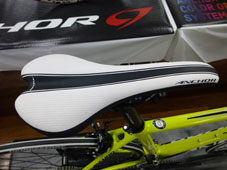 ANCHOR 2015 ROADBIKE RS8 EQUIPE YB RACING YELLOW SADDLE SEATPOST（アンカー 2015年モデル ロードバイク エキップ エキップ レーシングイエロー サドル シートポスト）