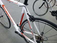 BASSO 2015 ROADBIKE IMORA 3500 SHIMANO SORA 9speed WHITE SEATSTAY CHAISTAY（バッソ  2015年モデル ロードバイク イモラ シマノ ソラ ホワイト シートステイ チェーンステイ） 