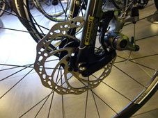 CANNONDALE 2015 ROADBIKE SYNAPSE SHIMANO 105 11 SPEED DISC BBQ COLOR BRAKE（キャノンデール 2015年モデル ロードバイク シナプス シマノ ディスク ブラック カラー ディスク ブレーキ）