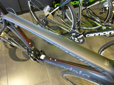 CANNONDALE 2015 SYNAPSE CARBON 6 SHIMANO 105 11SPEED BQR COLOR　TOPTUBE（キャノンデール 2015年モデル シナプス カーボン シックス シマノ 11スピード ブラック カラー トップチューブ)