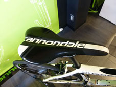 CANNONDALE 2015 ROADBIKE SYNAPSE SHIMANO SORA 9 SPEED WHT COLOR SADDLE（キャノンデール 2015年モデル ロードバイク シナプス シマノ ソラ ホワイト カラー サドル）