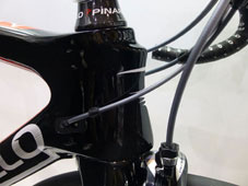 PINARELLO 2015 ROADBIKE DOGMA F8 952 CARBON RED COLOR HEADTUBE SIDE（ピナレロ ロードバイク 2015年モデル ドグマ エフエイティー カ―ボンレッド カラー ヘッドチューブ側面)