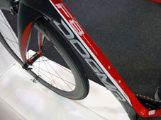 PINARELLO 2015 ROADBIKE DOGMA F8 952 CARBON RED COLOR DOWNTUBE SIDE（ピナレロ ロードバイク 2015年モデル エフエイティー カ―ボンレッド カラー ダウンチューブ 裏側)