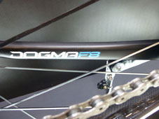 PINARELLO 2015 ROADBIKE DOGMA F8 958 TEAMSKY COLOR CHAINSTAY（ピナレロ 2015年モデル ロードバイク ドグマ エフエイティー チームスカイ カラー チェーンステイ)