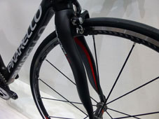 PINARELLO 2015 ROADBIKE DOGMA 960 BLACK RED COLOR FRONT FORK（ピナレロ ロードバイク 2015年モデル ドグマ ケー ブラックレッド カラー オンダ コブ フロント フォーク)