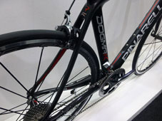 PINARELLO 2015 ROADBIKE DOGMA 960 BLACK RED COLOR SEATSTAY（ピナレロ ロードバイク 2015年モデル ドグマ ケー ブラックレッド カラー シートステイ センチュリーライド デザイン)