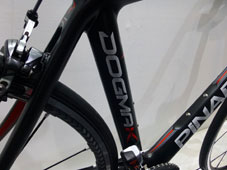 PINARELLO 2015 ROADBIKE DOGMA 960 BLACK RED COLOR SEATTUBE（ピナレロ ロードバイク 2015年モデル ドグマ ケー ブラックレッド カラー シートチューブ)