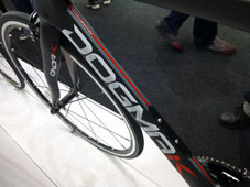 PINARELLO 2015 ROADBIKE DOGMA 960 BLACK RED COLOR DOWNTUBEピナレロ ロードバイク 2015年モデル ドグマ ケー ブラックレッド カラー ダウンチューブ)