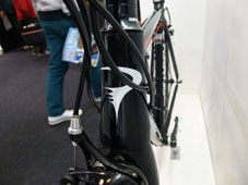 PINARELLO 2015 ROADBIKE PRIMA SORA 9speed 944 BLACK COLOR HEAD TUBE（ピナレロ ロードバイク 2015年モデル プリマ シマノ ソラ 9スピード 完成車 ブラック カラー ヘッドチューブ)