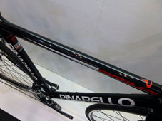 PINARELLO 2015 ROADBIKE PRIMA SORA 9speed 944 BLACK COLOR TOP TUBE（ピナレロ ロードバイク 2015年モデル プリマ シマノ ソラ 9スピード 完成車 ブラック カラー トップチューブ)