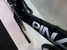 PINARELLO 2015 ROADBIKE RAZHA 105 11seed 946 NAKED COLOR DOWNTUBE（ピナレロ ロードバイク 2015年モデル ラザ シマノ 105 11スピード 完成車 ネイキッド カラー ダウンチューブ)