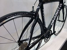 PINARELLO 2015 ROADBIKE RAZHA 105 11speed 946 NAKED COLOR SEATSTAY（ピナレロ ロードバイク 2015年モデル ラザ シマノ 105 11スピード 完成車 ネイキッド カラー シートステイ)