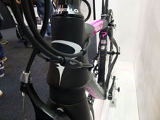 PINARELLO 2015 ROADBIKE RAZHA EZ-FIT 105 11seed 947 BLACK PINK COLOR HEAD TUBE（ピナレロ ロードバイク 2015年モデル ラザ イージーフィット シマノ 105 11スピード 完成車 ブラック ピンク カラー オンダ カーボン フロント フォーク)