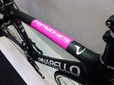 PINARELLO 2015 ROADBIKE RAZHA EZ-FIT 105 11seed 947 BLACK PINK COLOR TOPTUBE（ピナレロ ロードバイク 2015年モデル ラザ イージーフィット シマノ 105 11スピード 完成車 ブラック ピンク カラー トップチューブ)