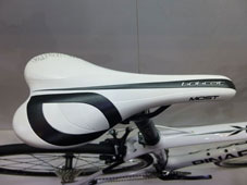 PINARELLO 2015 ROADBIKE RAZHA K SHIMANO 105 11speed 932 WHITE COLOR MOST SADDLE（ピナレロ ロードバイク 2015年モデル ラザ ケー シマノ 105 11スピード 完成車 ホワイト カラー モスト サドル)