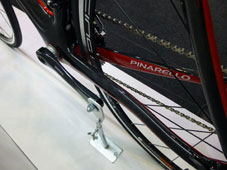 PINARELLO 2015 ROADBIKE ROKH SHIMANO 105 11speed 926 BLACK RED COLOR CHAIN STAY（ピナレロ ロードバイク 2015年モデル ロク シマノ 105 11スピード 完成車 ブラックレッド カラー チェーンステイ)