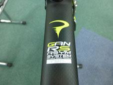 PINARELLO 2016 ROADBIKE GANRS CAMPAGNOLO CHORUS 11s 246 BLACK YELLOW COLOR T900 MARK（ピナレロ 2016年モデル ロードバイク ガン アールエス カンパニョーロ コーラス 11スピード 完成車 ブラックイエロー カラー）