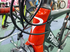 PINARELLO 2016 ROADBIKE GAN RS SHIMANO 105 11s 244 BLACK RED COLOR HEADTUBE（ピナレロ 2016年モデル ロードバイク ガン アールエス シマノ 11スピード 完成車 ブラックレッド カラー）