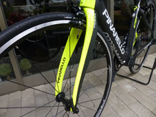 PINARELLO 2016 ROADBIKE GANRS SHIMANO 105 11s 246 BLACK YELLOW COLOR FRONT FORK（ピナレロ 2016年モデル ロードバイク ガン アールエス シマノ 11スピード 完成車 ブラックイエロー カラー）