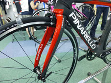 PINARELLO 2016 ROADBIKE GAN S 105 11speed 239 BLACK RED COLOR ONDA F8 FRONT FORK FLATBACK DESIGN（ピナレロ ロードバイク 2016年モデル ガンエス シマノ 105 11スピード 完成車 ブラックレッド カラー オンダ フロント フォーク フラッドバック デザイン)