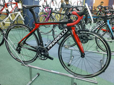 PINARELLO 2016 ROADBIKE GAN S SHIMANO 105 11s 239 BLACK RED COLOR（ピナレロ 2016年モデル ロードバイク ガン エス シマノ 11スピード 完成車 ブラックレッド カラー）