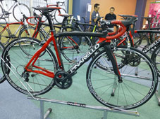 PINARELLO 2016 ROADBIKE PRINCE SHIMANO ULTEGRA 11s 256 BLACK RED COLOR（ピナレロ 2016年モデル ロードバイク プリンス シマノ アルテグラ 11スピード 完成車 ブラックレッド カラー）