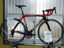 PINARELLO 2016 ROADBIKE RAZHA SHIMANO 105 5800 11s 657 BLACK RED COLOR（ピナレロ 2016年モデル ロードバイク ラザ シマノ 11スピード 完成車 ブラックレッド カラー）