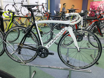 PINARELLO 2016 ROADBIKE PRINCE SHIMANO ULTEGRA 11s 257 WHITE BLACK COLOR（ピナレロ 2016年モデル ロードバイク プリンス シマノ アルテグラ 11スピード 完成車 ホワイトブラック カラー）