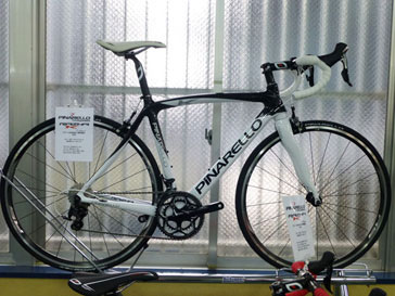PINARELLO 2016 ROADBIKE RAZHA K SHIMANO 105 5800 11s 662 WHITE BLACK COLOR（ピナレロ 2016年モデル ロードバイク ラザ ケー シマノ 11スピード 完成車 ホワイトブラック カラー）