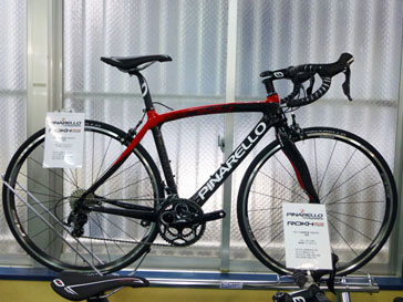 PINARELLO 2016 ROADBIKE ROKH SHIMANO 105 5800 11s 411 BLACK RED COLOR（ピナレロ 2016年モデル ロードバイク ロク シマノ 11スピード 完成車 ブラックレッド カラー）