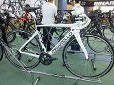 PINARELLO 2017 ROADBIKE GANRS SHIMANO ULTEGRA 11s 043 WHITE COLOR（ピナレロ 2017年モデル ロードバイク ガン シマノ アルテグラ 11スピード 完成車 ホワイト カラー）