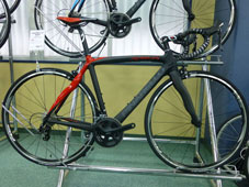 PINARELLO 2017 ROADBIKE RAZHA SHIMANO 105 5800 11s 064 CARBON RED COLOR（ピナレロ 2017年モデル ロードバイク ラザ シマノ 11スピード 完成車 カーボンレッド カラー）